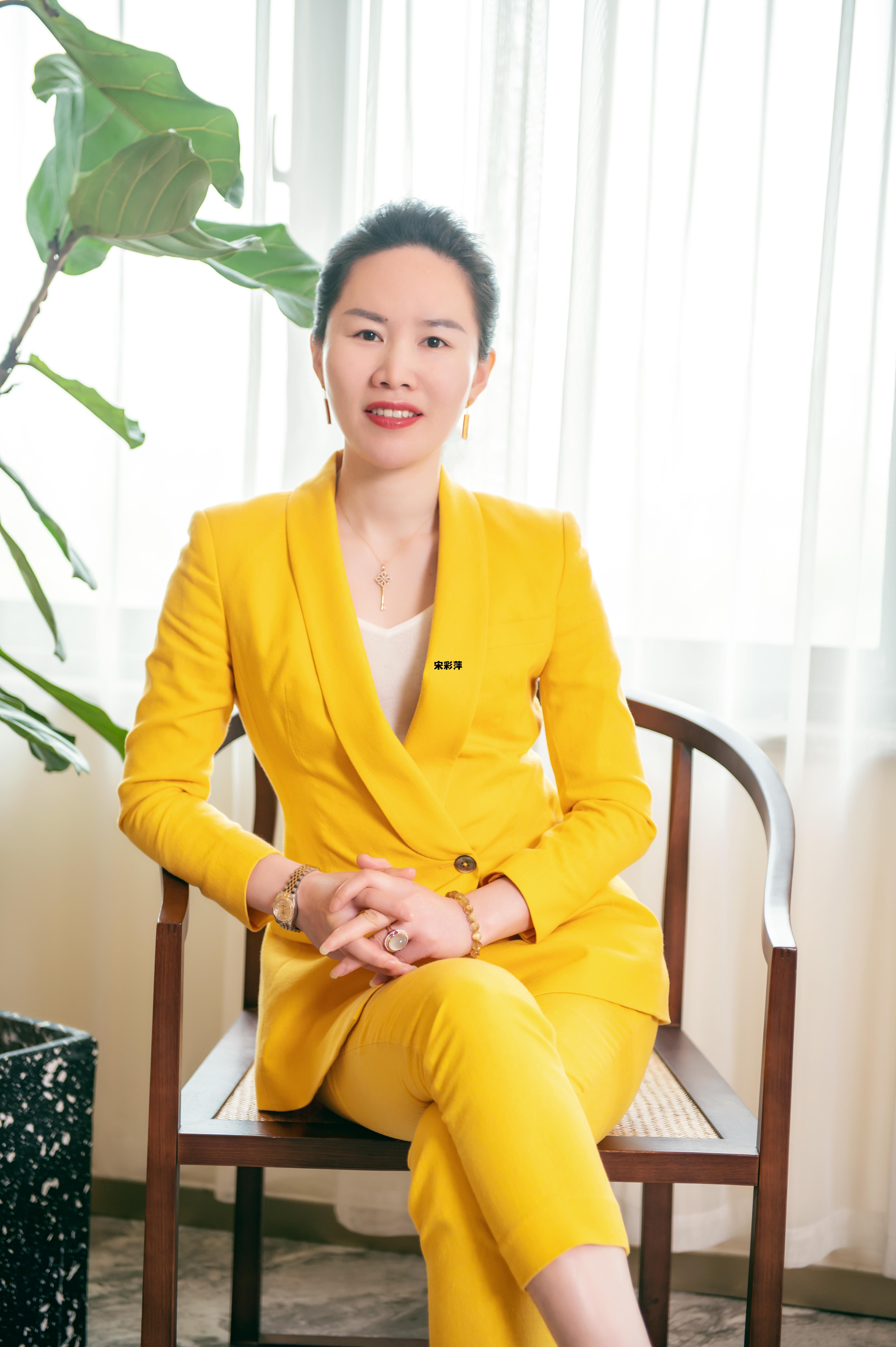 仲伟功毕业于哪所大学，宋彩萍